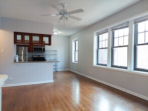 3708 N Sheffield Ave, Unit 407 in Chicago, IL - Foto de edificio - Building Photo