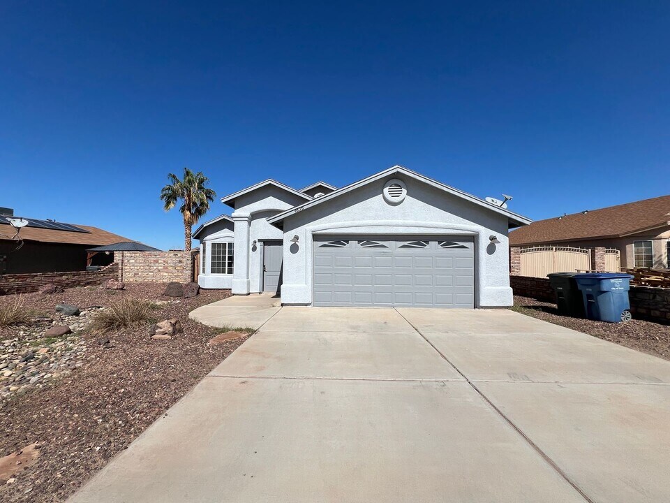 9638 E 37th Pl in Yuma, AZ - Building Photo