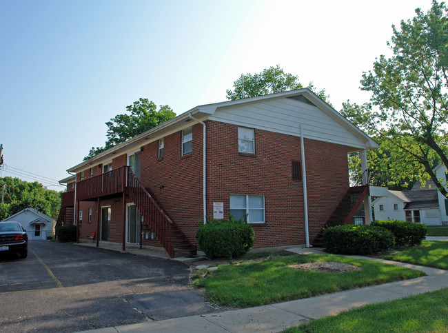 105 Maple Ave in Fairborn, OH - Foto de edificio - Building Photo