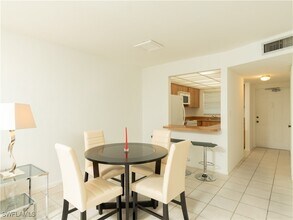 499 Forest Lakes Blvd in Naples, FL - Building Photo - Building Photo