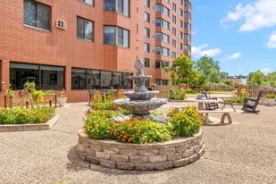 Runnstone Senior Living in Minneapolis, MN - Building Photo