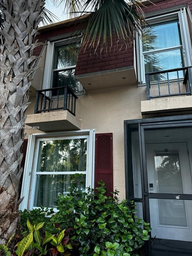 1001 Three Islands Boulevard in Hallandale Beach, FL - Foto de edificio - Building Photo