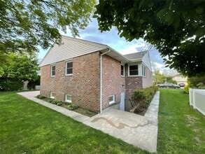 289 Birch Dr in Roslyn, NY - Building Photo - Building Photo