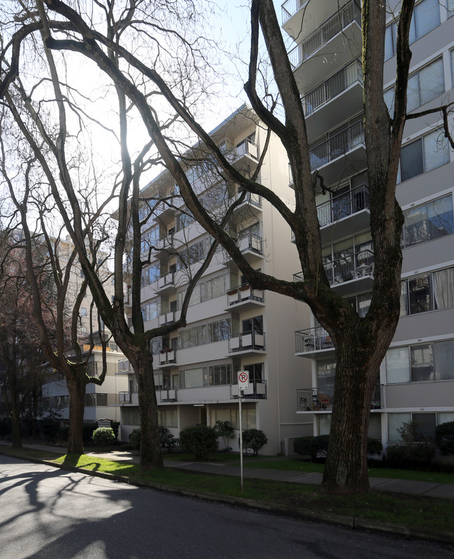 The Esplanade in Vancouver, BC - Building Photo - Building Photo