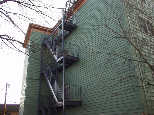 33 Medford St in Chelsea, MA - Building Photo - Building Photo