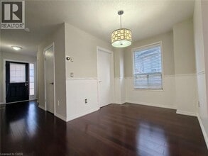 563 Dansbury Dr in Waterloo, ON - Building Photo - Building Photo