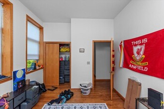 2375 W Montana St in Chicago, IL - Building Photo - Building Photo