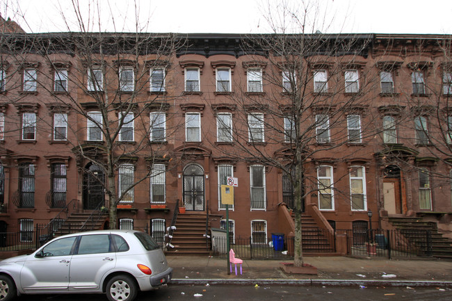 300 Greene Ave in Brooklyn, NY - Foto de edificio - Building Photo
