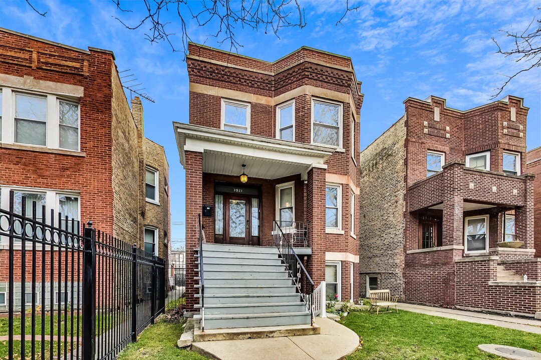 3921 N Spaulding Ave in Chicago, IL - Building Photo