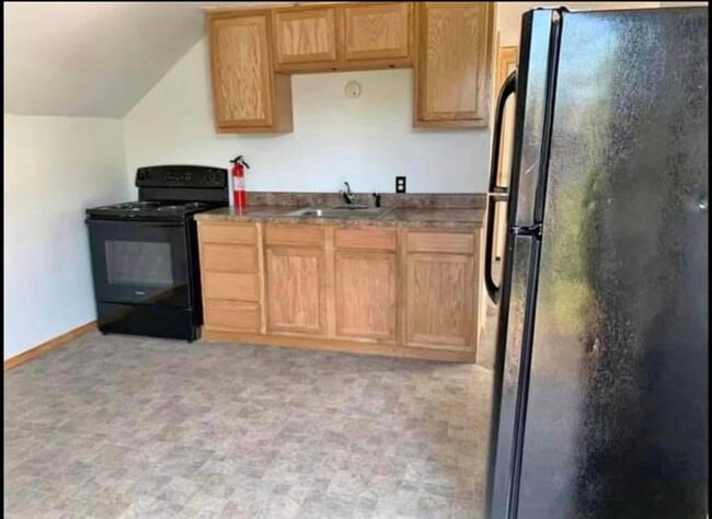 108 Miller St, Unit 6 in Paden City, WV - Foto de edificio - Building Photo