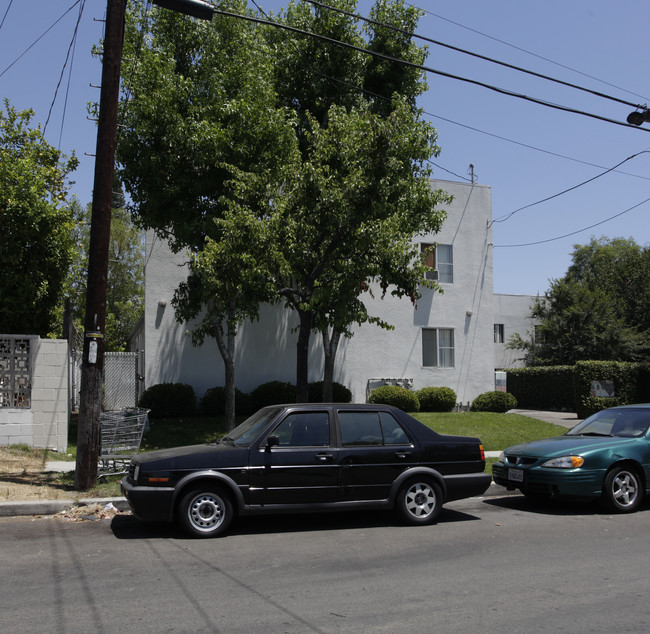 6846 Gentry Ave in North Hollywood, CA - Building Photo - Building Photo