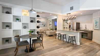 Uptown Village in Gainesville, FL - Foto de edificio - Interior Photo