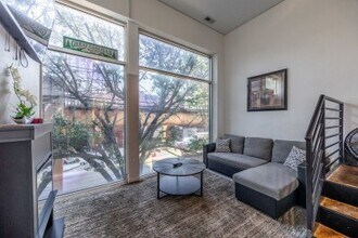 1002 W Lake St, Unit 2 in Chicago, IL - Building Photo - Building Photo