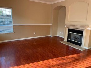 9649 Anton Oaks Way in Elk Grove, CA - Building Photo - Building Photo