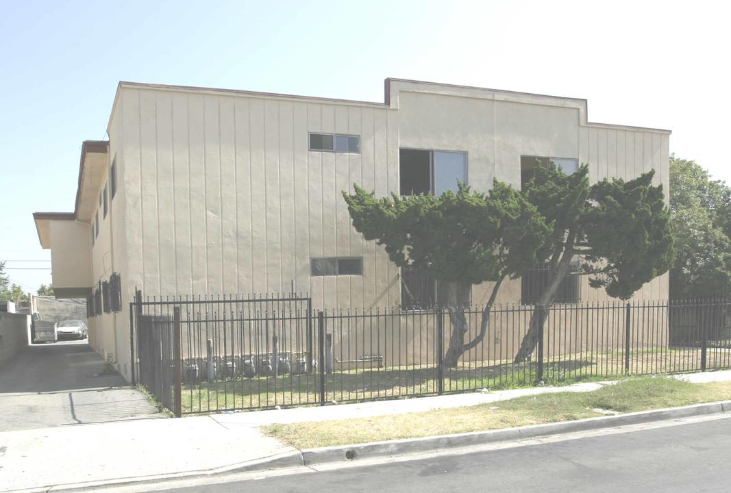 1535 W 102nd St in Los Angeles, CA - Building Photo