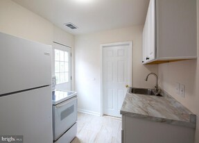 215 9th St, Unit B in Laurel, MD - Building Photo