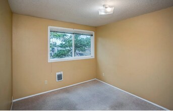 870 S Holladay Dr in Seaside, OR - Building Photo - Building Photo