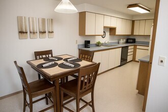 Birchwood Homes in Fairbanks, AK - Foto de edificio - Building Photo