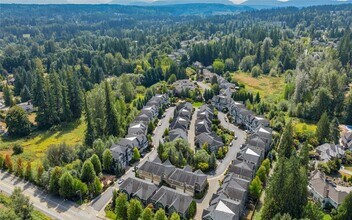 12709 176th Pl NE in Redmond, WA - Foto de edificio - Building Photo