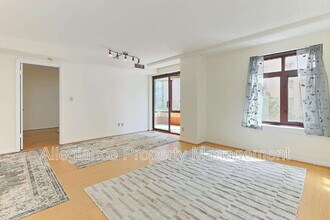 2400 Clarendon Blvd in Arlington, VA - Building Photo - Building Photo