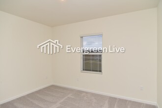 1067 Large Poppy Dr in La Vergne, TN - Building Photo - Building Photo