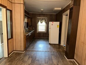 416 N Tillman St, Unit B in Glennville, GA - Foto de edificio - Building Photo