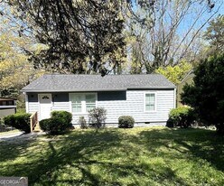 2081 Verbena St NW in Atlanta, GA - Building Photo