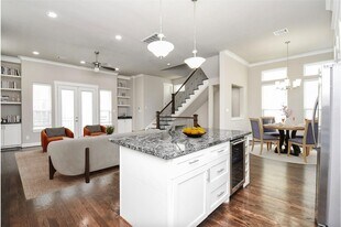 812 Fisher St in Houston, TX - Building Photo