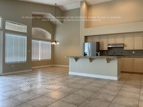 8113 Sunset Cove Dr in Las Vegas, NV - Building Photo - Building Photo