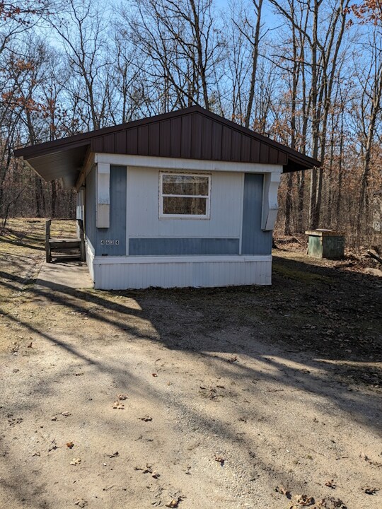 4634 Rosemarie St in Wellston, MI - Building Photo