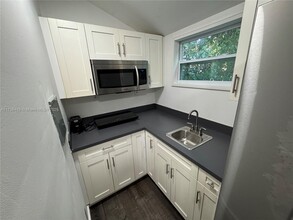 2482 NW 175th Terrace-Unit -C in Miami Gardens, FL - Foto de edificio - Building Photo