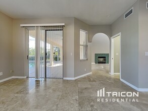 716 Bunker View Dr in Apollo Beach, FL - Building Photo - Building Photo