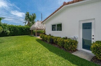5910 NE 21st Ave in Fort Lauderdale, FL - Foto de edificio - Building Photo