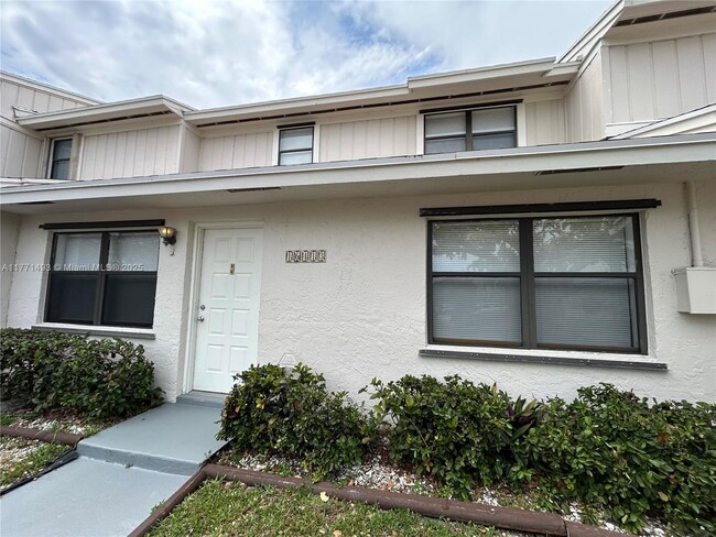 16413 Grape Way in Delray Beach, FL - Building Photo - Building Photo