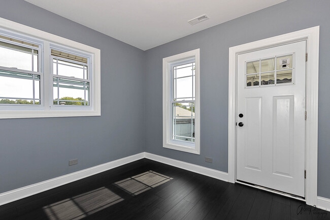 51 Seymour Ave in Grayslake, IL - Building Photo - Building Photo