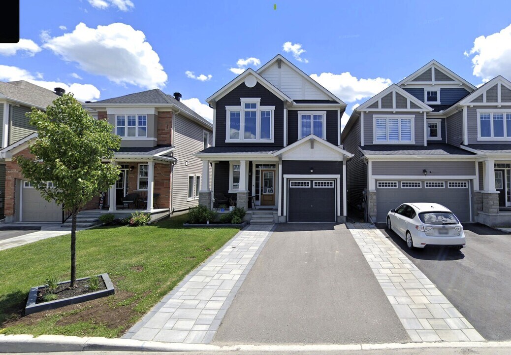 178 Bartonia Cir in Ottawa, ON - Building Photo