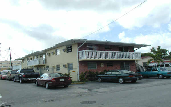 380 E 50th St in Hialeah, FL - Building Photo - Building Photo