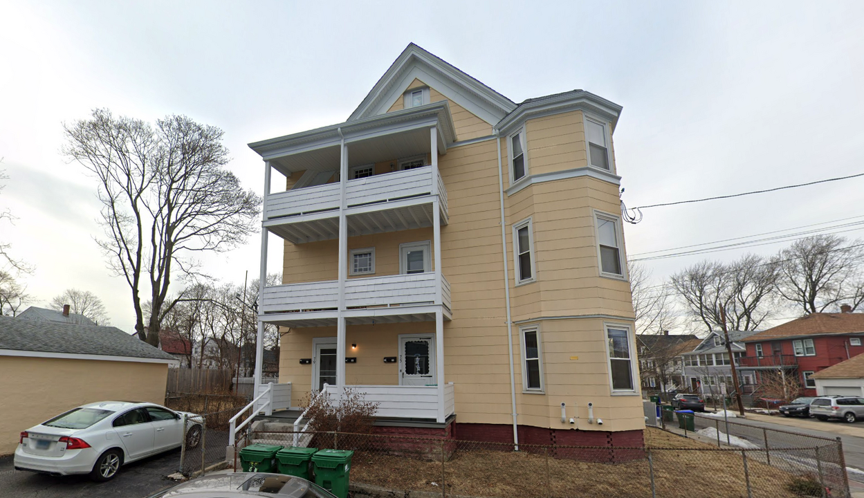 77 Lyman Ave, Unit 2 in Medford, MA - Building Photo