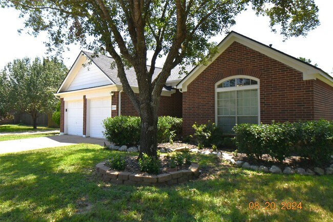 3806 Vinecrest Dr in Pearland, TX - Foto de edificio - Building Photo
