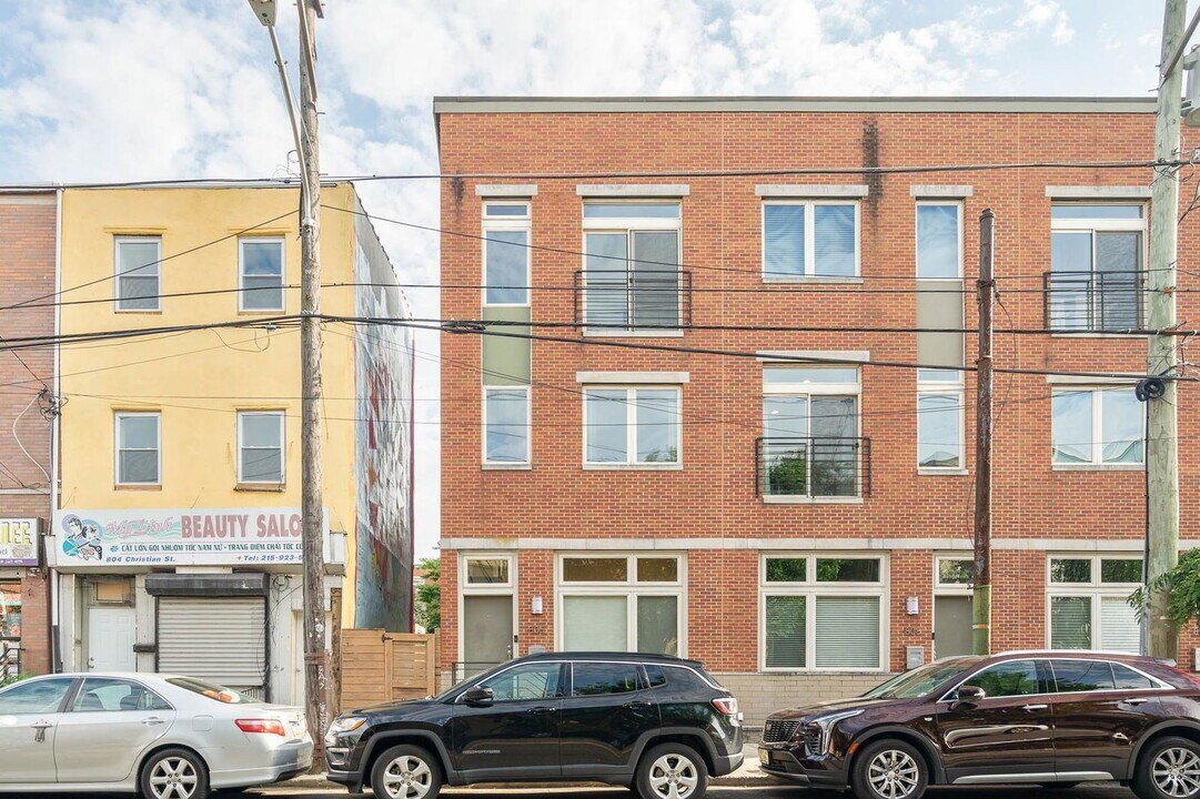 806 Christian St in Philadelphia, PA - Building Photo