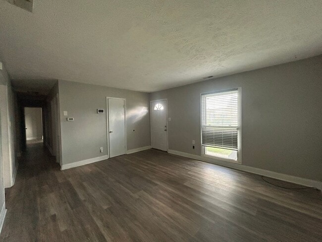 5752 Edmeston Dr in Fayetteville, NC - Building Photo - Building Photo