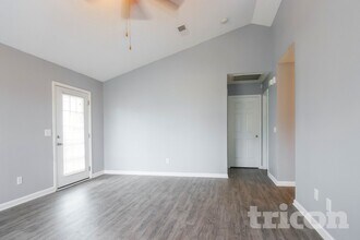 255 Legend Oaks Dr in Columbia, SC - Foto de edificio - Building Photo