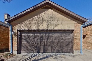 2108 Woodnote Ln in Garland, TX - Building Photo