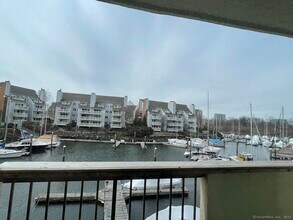 105 Harbor Dr in Stamford, CT - Building Photo - Building Photo