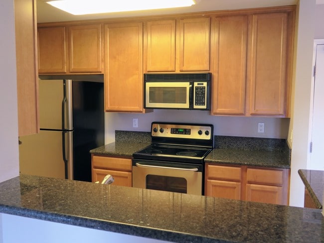 7120 Shoreline Dr, Unit 2112 in San Diego, CA - Foto de edificio - Building Photo