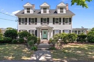 97 North St in Milford, CT - Building Photo