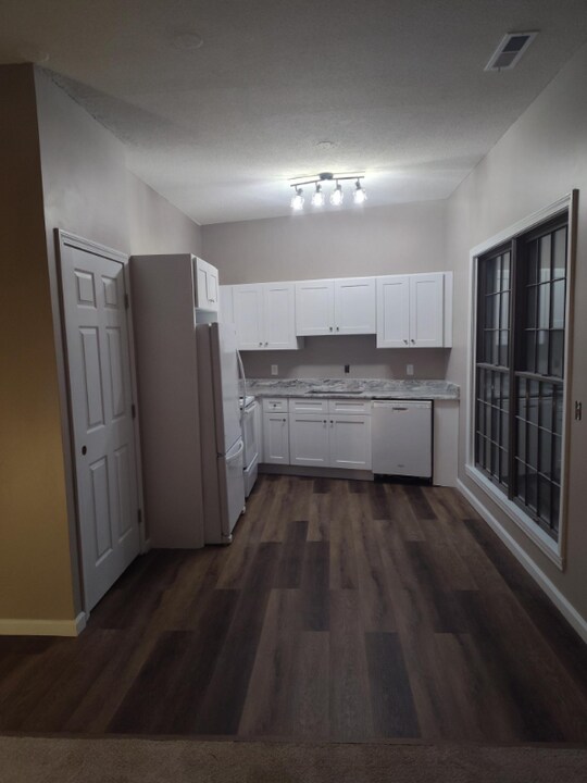 96 Poquonock Ave in Windsor, CT - Building Photo