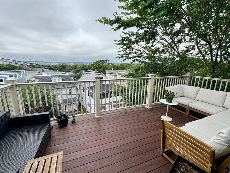 205 Summer St, Unit 2 in Somerville, MA - Building Photo
