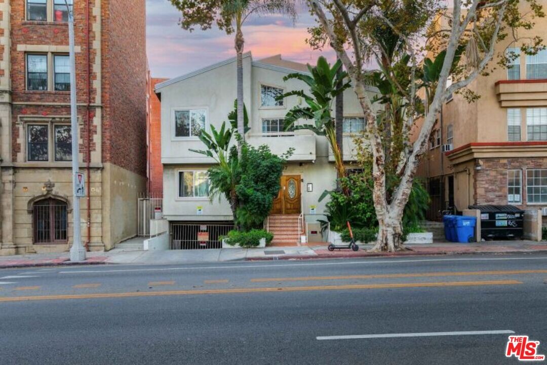 607 N Rossmore Ave in Los Angeles, CA - Building Photo