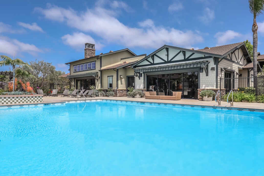 Artisan Apartments at East Village in Oxnard, CA - Foto de edificio